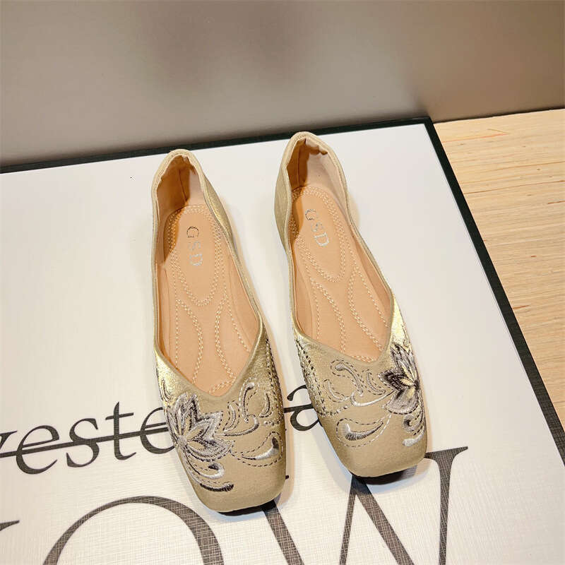 Ethnic Style Embroidered Single For Women 2024 Comfortable Soft Sole Square Toe Shallow Mouth New Chinese Qipao Flat Bottomed Bean Shoes
