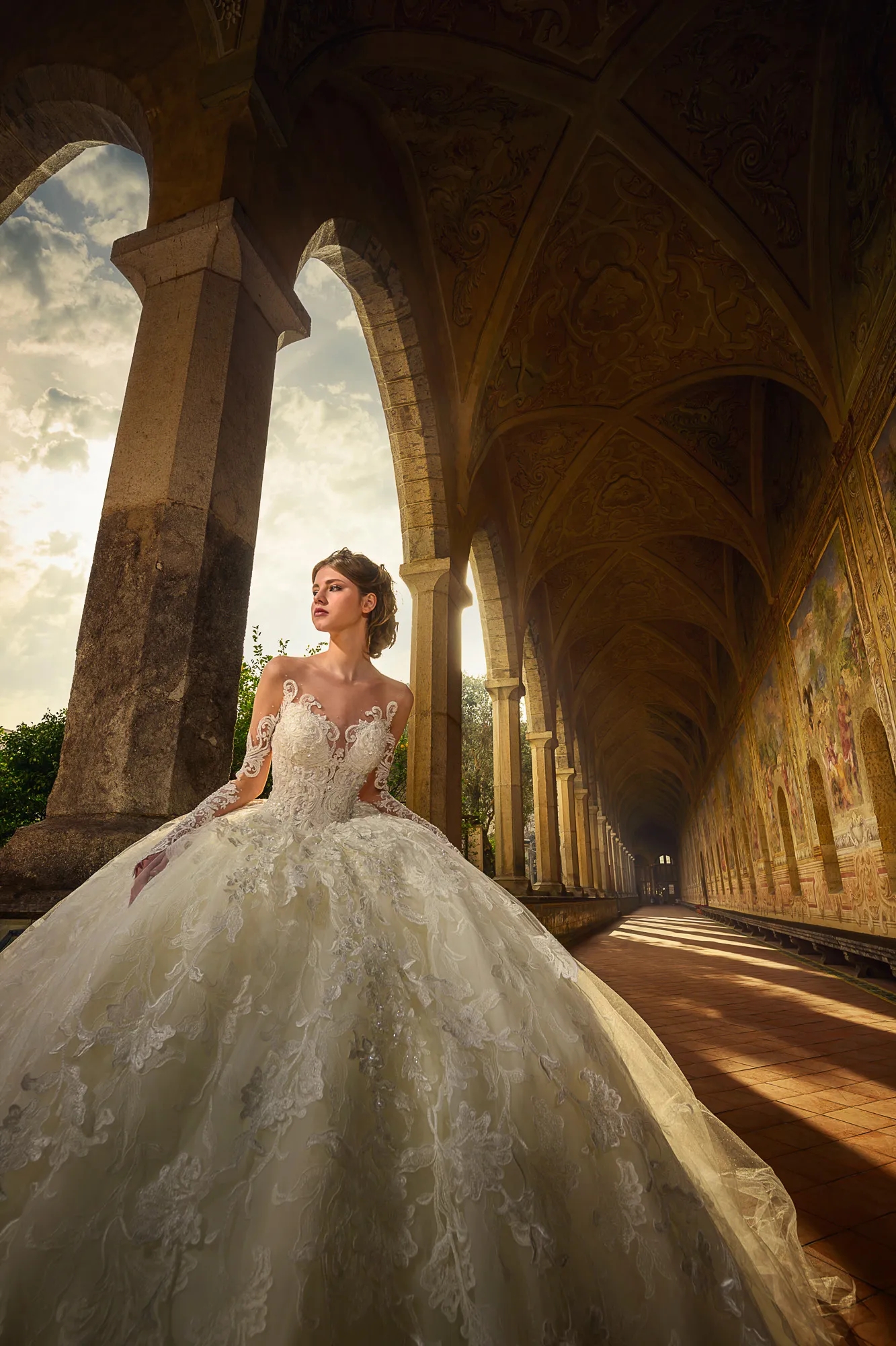 New Vintage Appliques Lace Illusion Neck Full Sleeves Ball Gown Wedding Dress Beading Pearls Embroidery Shiny Puff princess Bridal Gowns With Multi-la