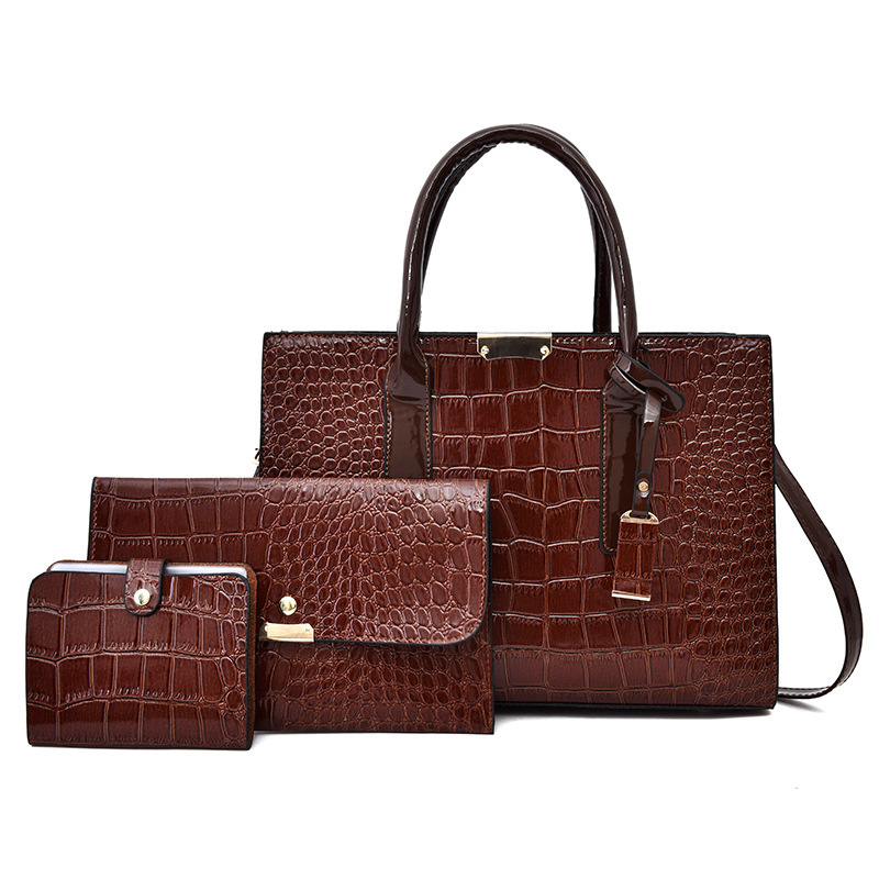 Designer's new high-capacity texture new crocodile pattern women's fashionable mother and baby crossbody bag