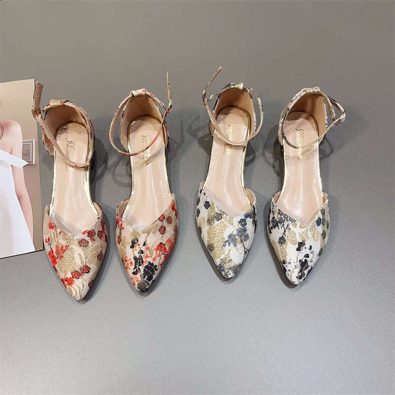Temperament Embroidered Baotou Sandals Women's Korean Edition Summer Fashion Glitter Thick Heel Straw High Heels New Chinese Style