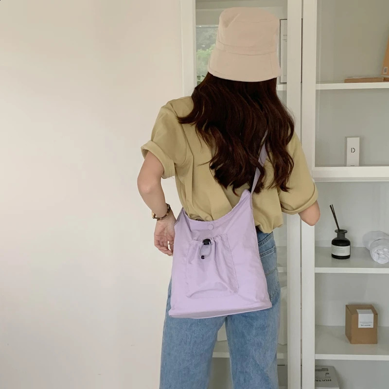 Summer Nylon Womens Bag with Ten Font Simple Lightweight and Casual Drawback Bag Prefabricated Womens Shoulder Bag 241105