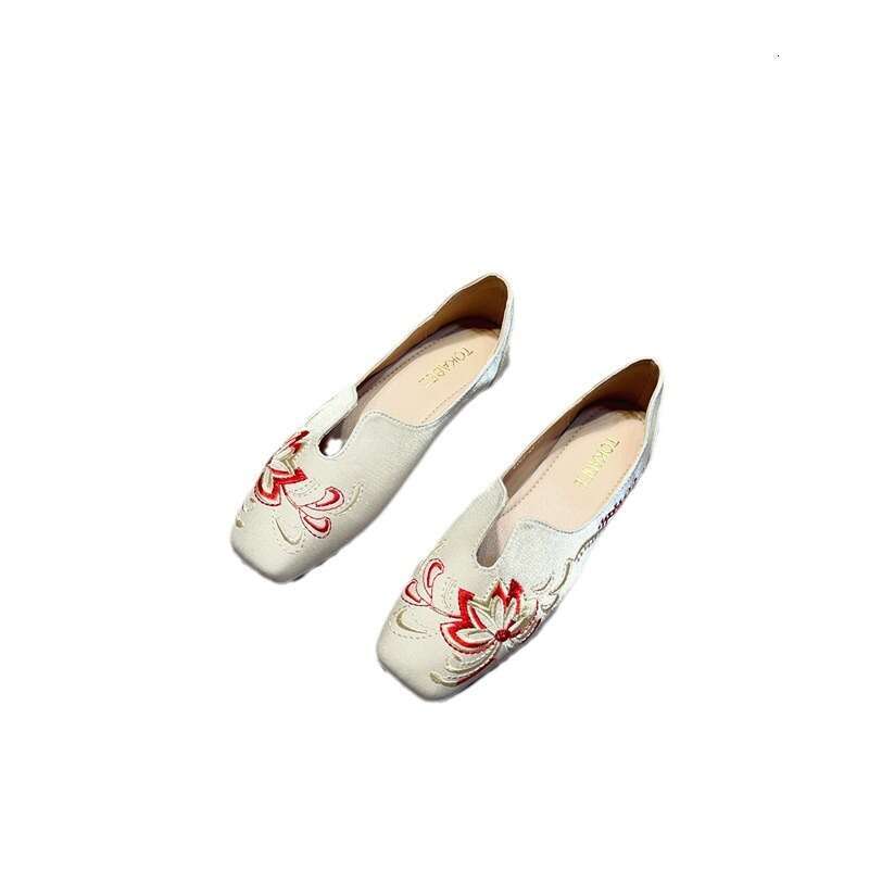 New Chinese Flat Sole Single Women, Korean Version For Spring And Summer, New Style Soft Soled Hanfu Embroidered Bean Shoes