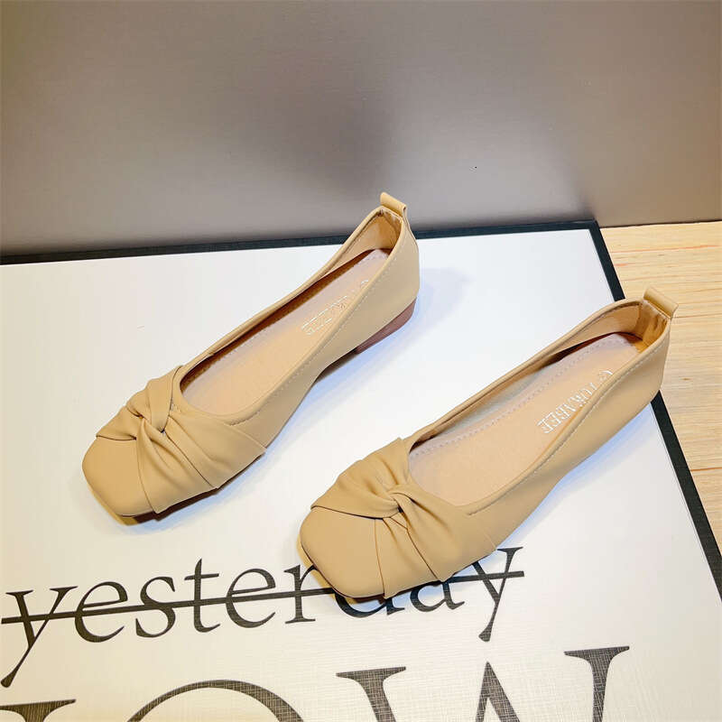 Grandma Women's Korean Edition New Comfortable Leather Soft Bottom Square Head Shallow Mouth Gentle Bean Scoop Single Shoes