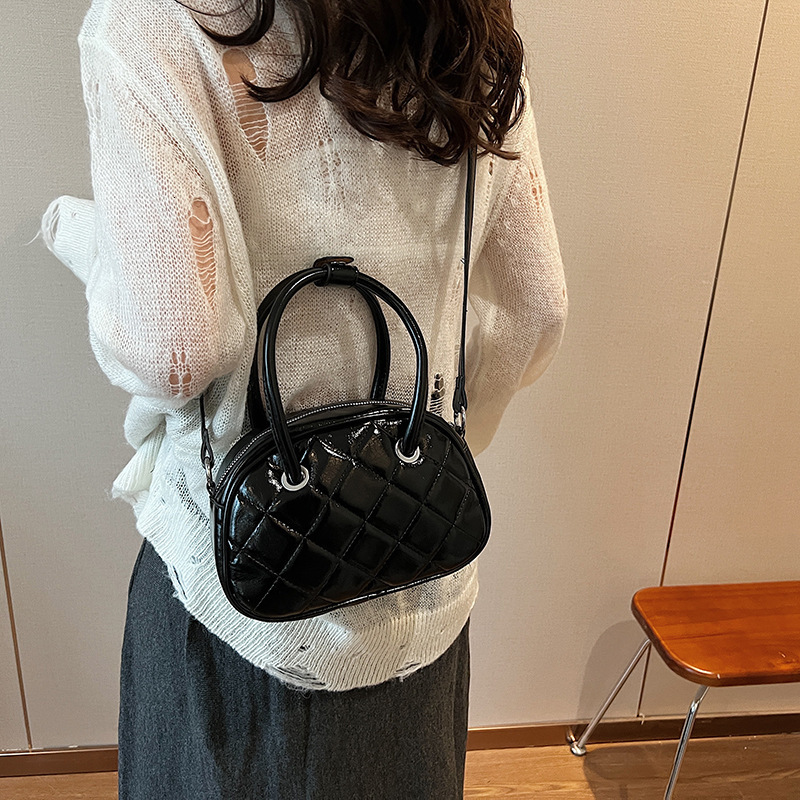 New Fashionable Super Hot Bowling Handbag, Small Market Embroidered Thread Diamond Grid Single Shoulder Crossbody Bag Designer Bags Handbags Women