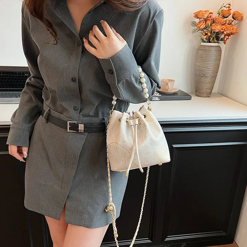 China Bucket Qing Mountain Wind Pearl Portable Small Bag Womens High end Chinese Messenger Bag 241105