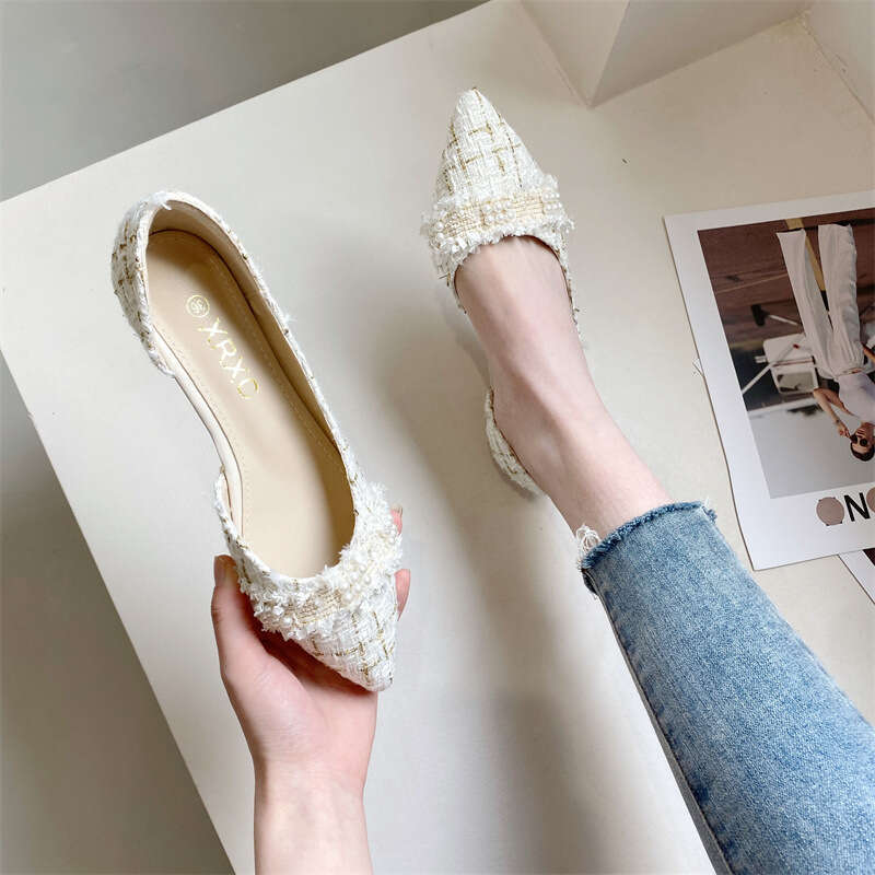2023 New Small Fragrant Gentle Women's With Pearl Decoration Light Mouth Sweet And Beautiful Flat Heel Side Empty Pointed Elegant Single Shoes Fo