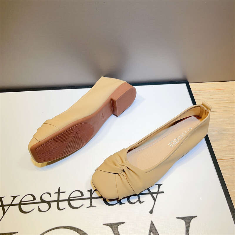 Grandma Women's Korean Edition New Comfortable Leather Soft Bottom Square Head Shallow Mouth Gentle Bean Scoop Single Shoes