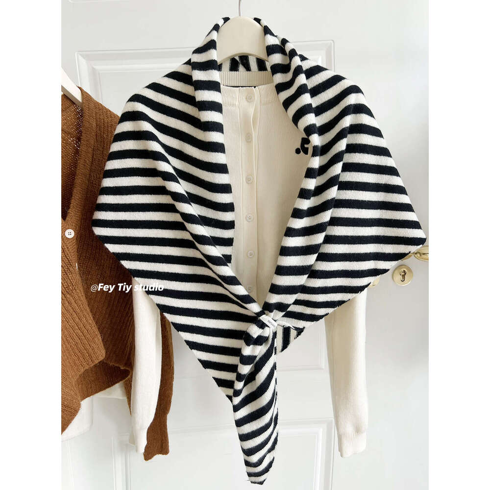 Fashionable wool shawl versatile multi colored optional scarf for women's autumn and winter new intellectual knitted shoulder cardigan