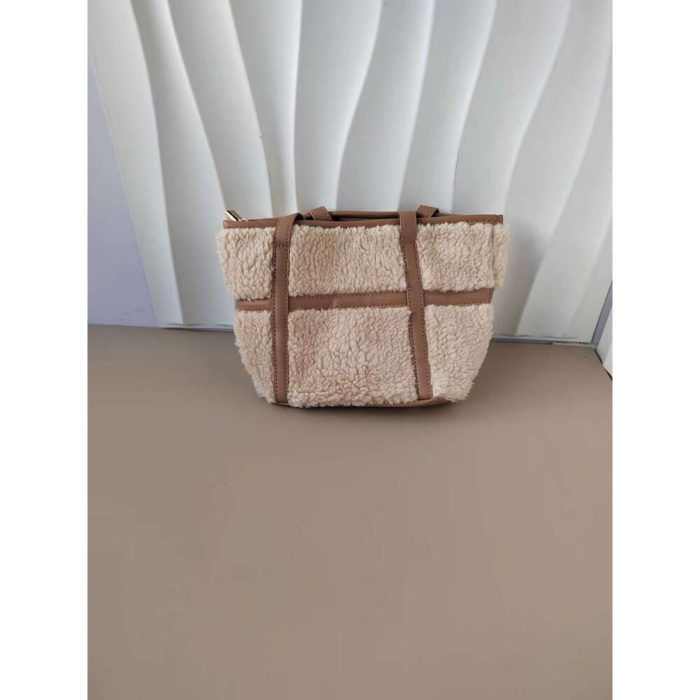 Designer Bag Miyagawa Handheld Plush Bag 2024 Autumn/Winter New Lamb Wings French Small Commuter One Shoulder Crossbody Bags Saddle bag