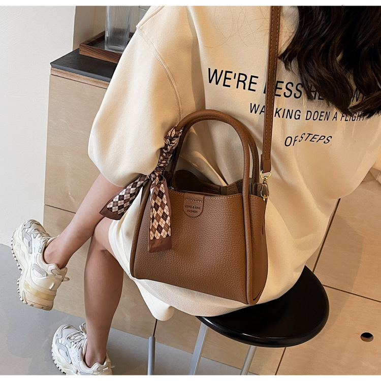 2025NEW New designer niche crossover women trend s new handbag tote bag large capacity fashion shoulder