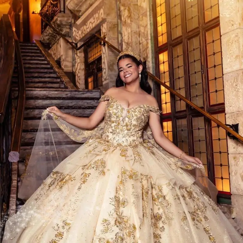 Light Champagne Quinceanera Dresses Off Shoulder Sequin Applique Lace Flower Beads Tull Ball Gown Sweet 16 Dress Vestidos 15 De anos