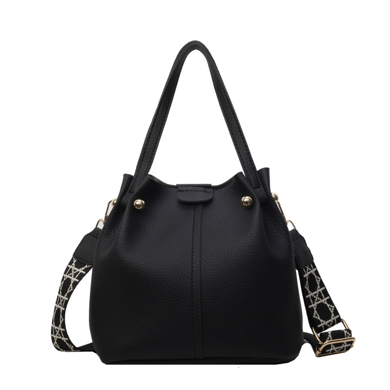 Designer Women's New Bucket High end Texture Large Capacity Crossbody Bag Fashionable and Simple Handheld Shoulder Bag Fashionable Bag