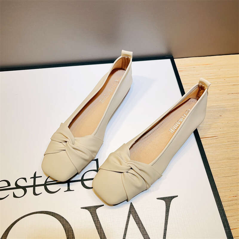 Grandma Women's Korean Edition New Comfortable Leather Soft Bottom Square Head Shallow Mouth Gentle Bean Scoop Single Shoes