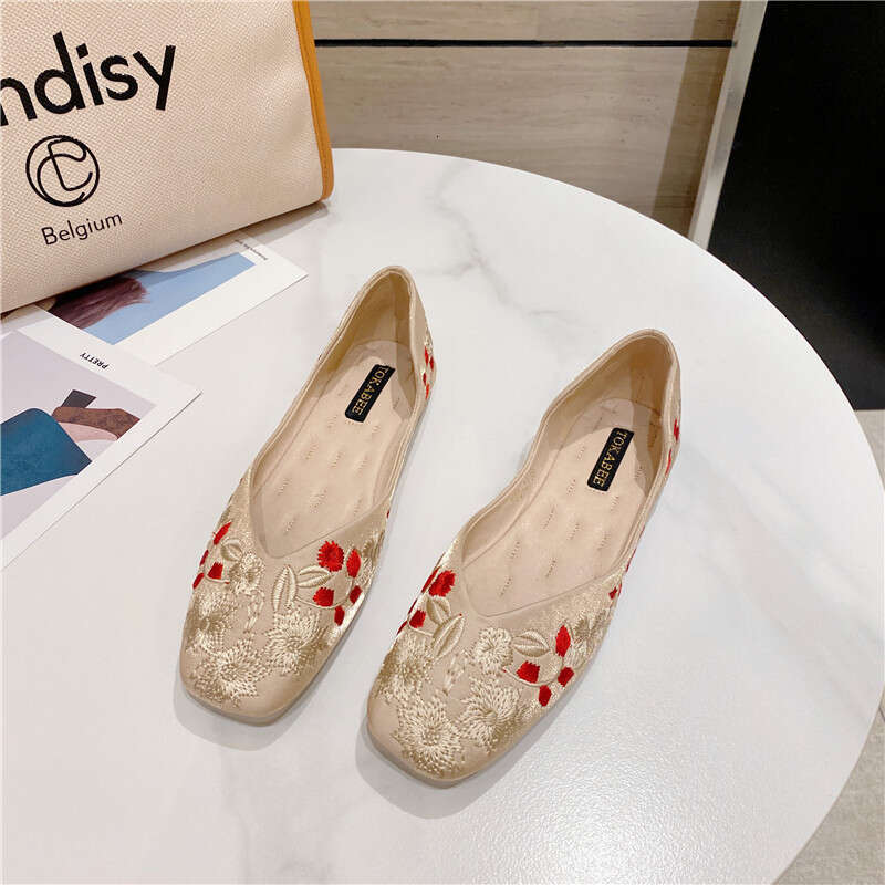 Dou Women's New Chinese Hanfu Soft Soled Square Head Embroidered Thread One Foot Set Flat Sole Single Ladle Shoes