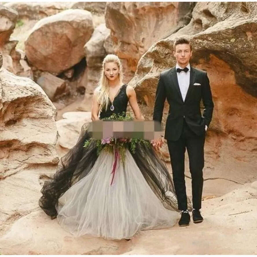 Black And White Wedding Dresses Bridal Gown Gothic Beach Country V Neck Lace Applique Sweep Train A E Custom Made Plus Size Vestido De Novia Estido es
