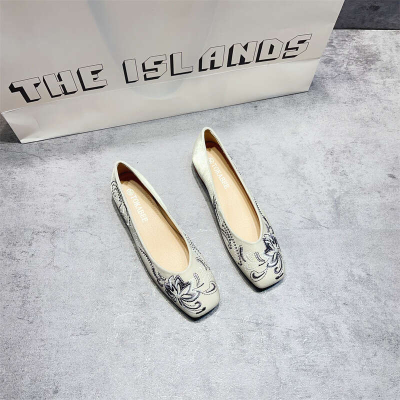 New Chinese Women's Korean Version Spring And Summer New Style Embroidered Single Shoe Shallow Mouth Square Soft Sole Flat Toe Grandma Shoes