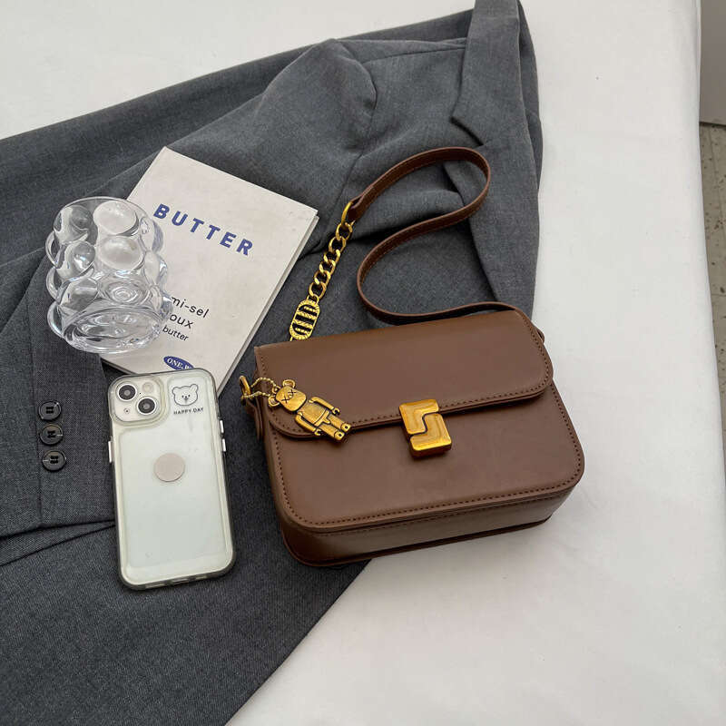 Advanced small square new fashionable shoulder niche texture soft leather armpit bag, simple and versatile commuting bag