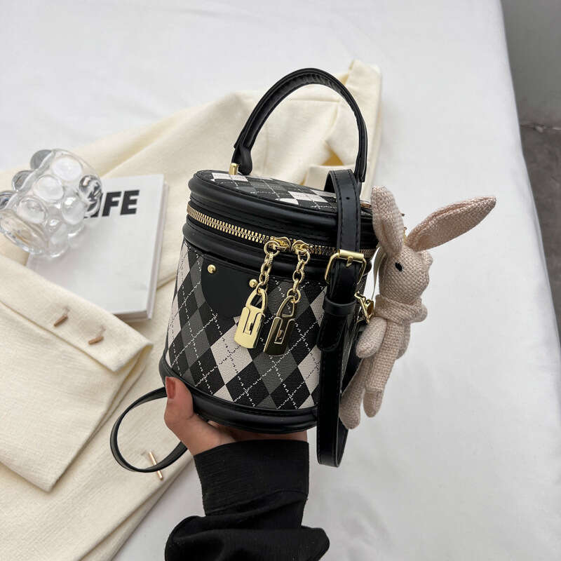 2024 New and Versatile for Women's Fashionable Small Crowd Crossbody with Texture Diamond Grid Handheld Bucket Bag