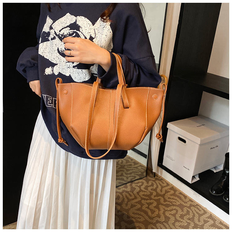 New designer Wings women's new French style trendy large capacity handbag multifunctional commuting armpit shoulder bag