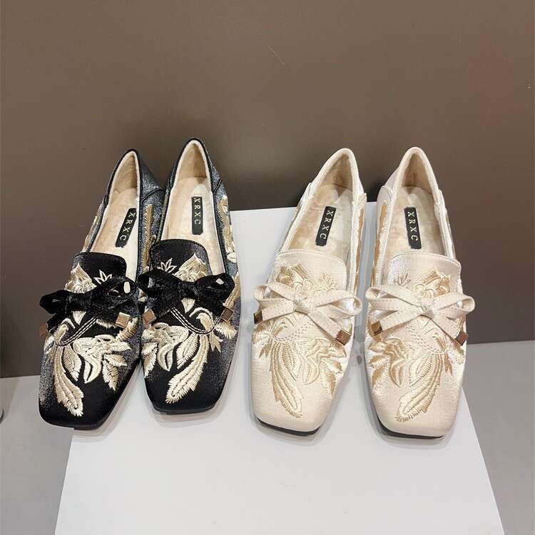 Chinese Style Embroidered Bean Cheongsam Shoes, Elegant Temperament, Butterfly Bow Soft Sole Square Toe With Plush Fur Shoes