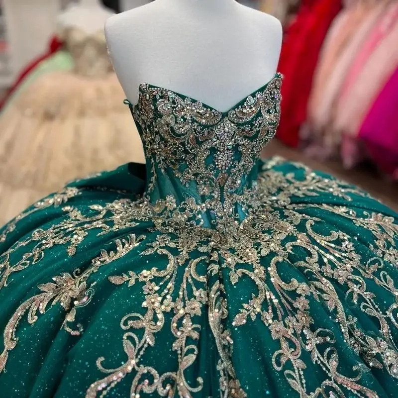 Emerald Green Shiny Quinceanera Dresses Off The Shoulder Princess Applique Lace Bow Beads Crystal Tull Sweet 16 Birthday Party Vestido De 15 Anos