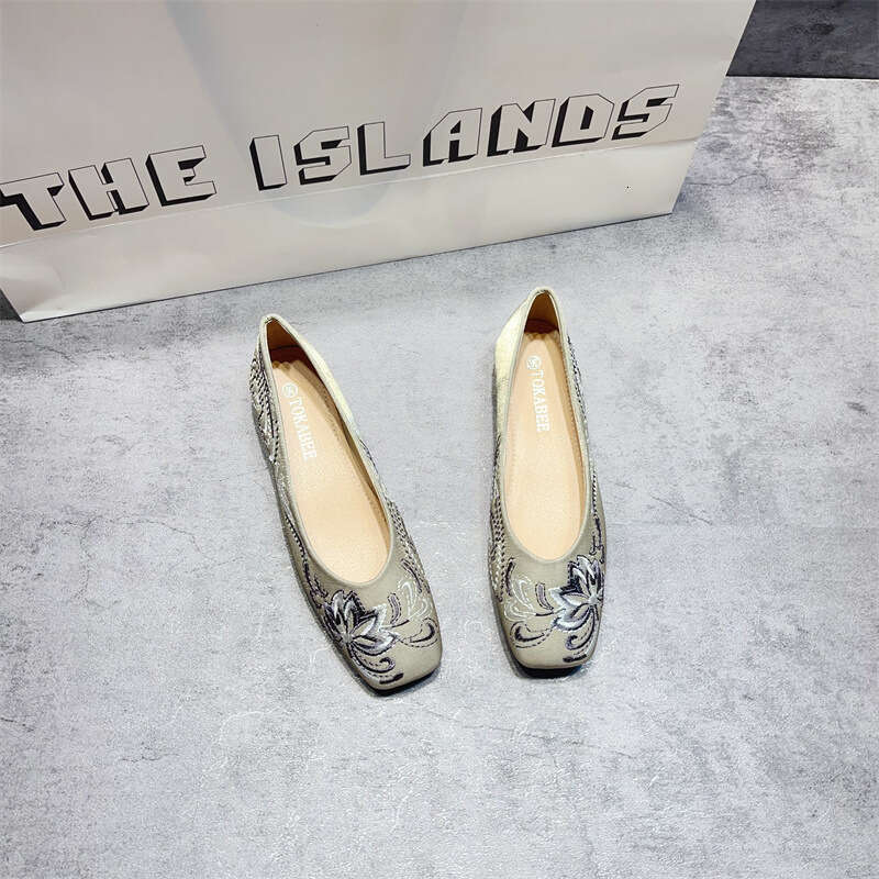 New Chinese Women's Korean Version Spring And Summer New Style Embroidered Single Shoe Shallow Mouth Square Soft Sole Flat Toe Grandma Shoes