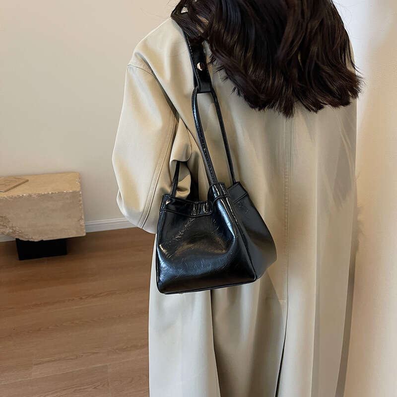 2024 New High end Aesthetic Style Birthday Gift Women's Fashionable and Versatile Trendy One Shoulder Handheld Bucket Bag