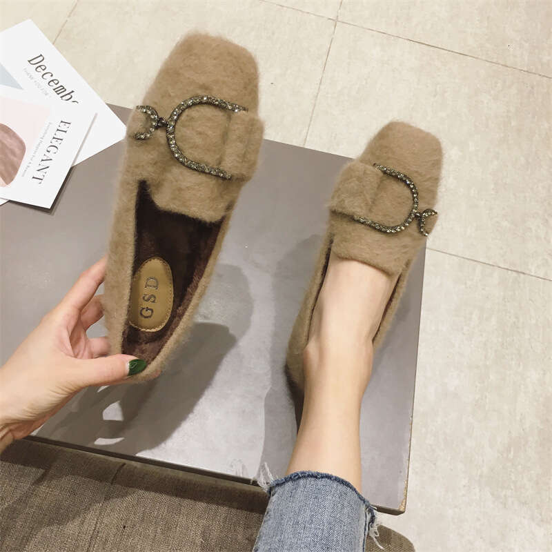 One Foot Hairy For Women 2023 Winter New Korean Version Fashionable Versatile And Warm Single With Added Velvet, Casual Bean Shoes