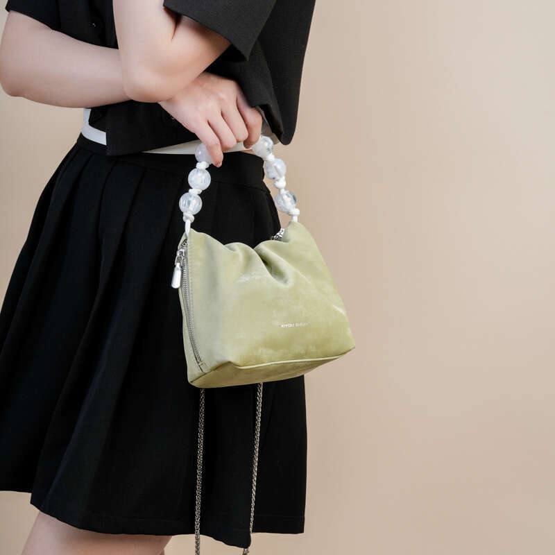 Pearl Handheld Chinese Style for Women's 2024 New Fashion Folded Cloud Versatile Chain Crossbody Bag