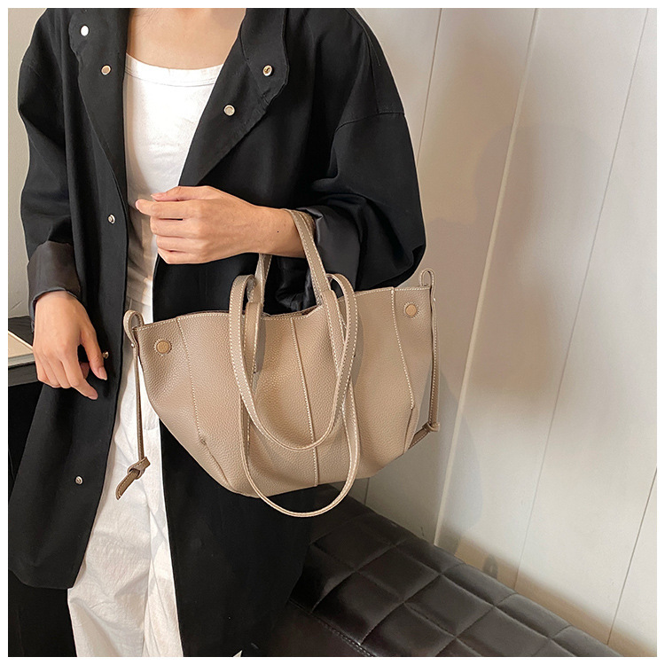 New designer Wings women's new French style trendy large capacity handbag multifunctional commuting armpit shoulder bag