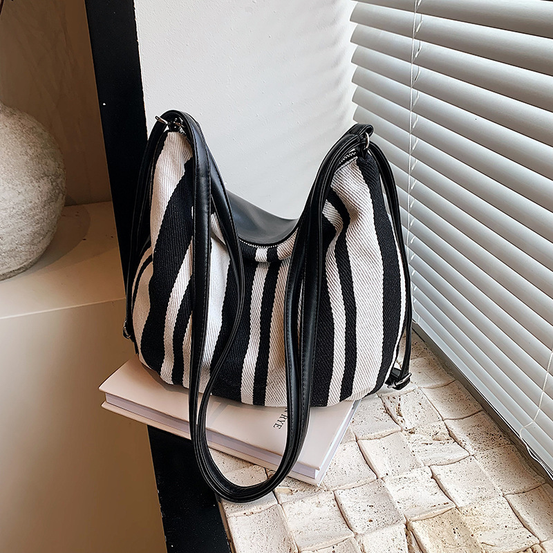 Autumn New Striped Large Capacity Fashion Handbag Personalized Shoulder Underarm Bag Designer Bags Handbags Women