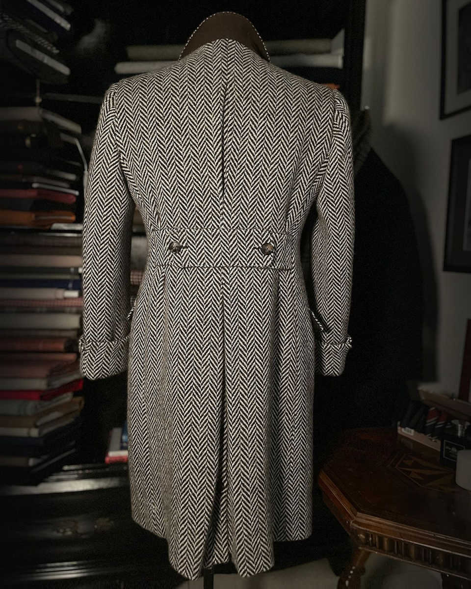 Modern Men's Overcoat Peaked Lapel Tailored Wool Blend Jacket Harringbone Blazer Autumn Winter Double Breasted Plus Size Windbreaker Custom Made 