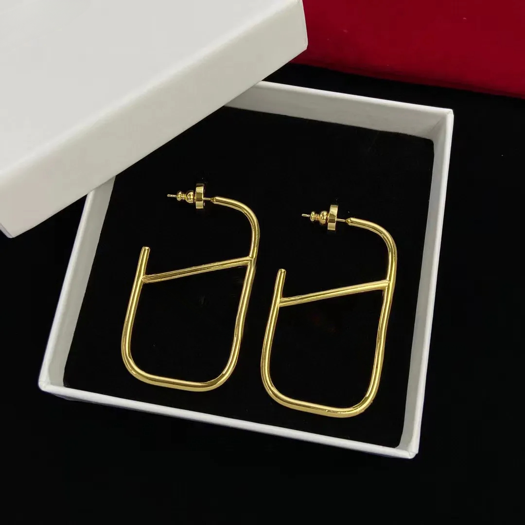 Designer Earrings Luxury Brass Jewelry Gold Silver Earrings Letter Stud Fashion Charm for Women Christmas Wedding Gifts