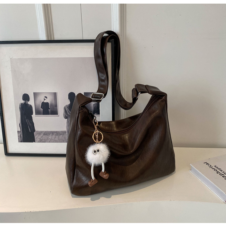 2025NEW New designer high capacity end women s handbag for winter fashionable fashion single shoulder crossbody bag trend suitable niche commuting