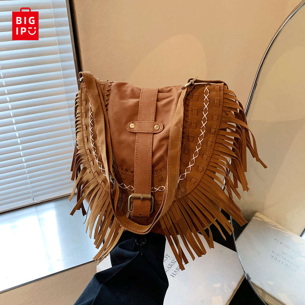 Designer Bag Tassel Bag Retro Western Cowboy Saddle Bag Minority Ethnic Style Crossbody Bag Women Travel Vacation Leisure Saddle bag