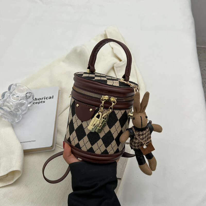 2024 New and Versatile for Women's Fashionable Small Crowd Crossbody with Texture Diamond Grid Handheld Bucket Bag