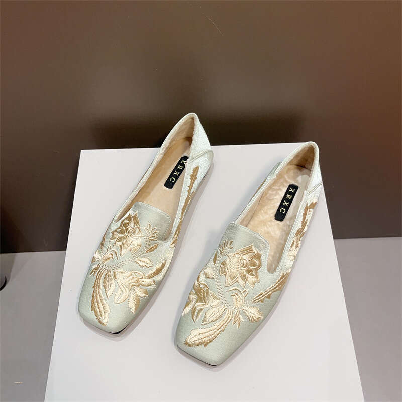 Chinese Square Toe Flat Sole Single Shoe Korean Style New Soft Soled Cheongsam Embroidered With Velvet And Fluffy Scoop Shoes