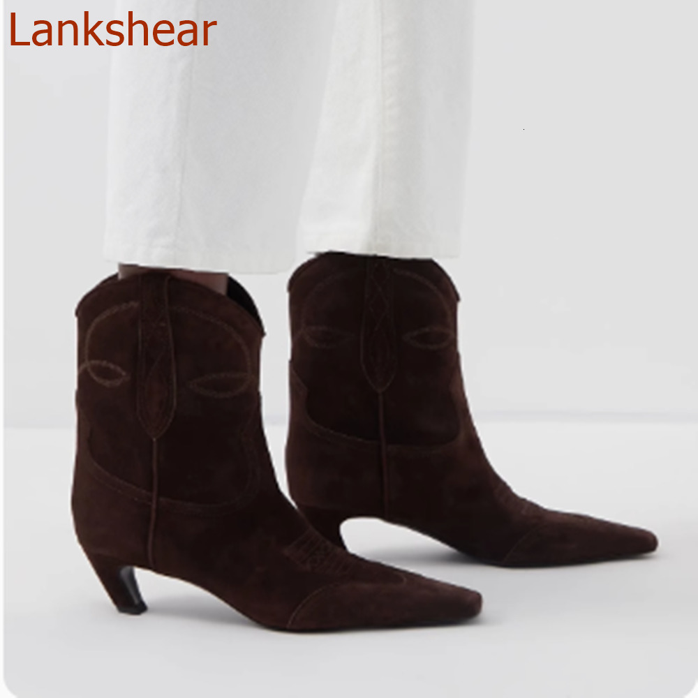 Toe pointu des bottes de style étranges modernes modernes modernes modernes fashion fashion sexy fête Slip on Winter Women Chaussures 2024 Nouvea