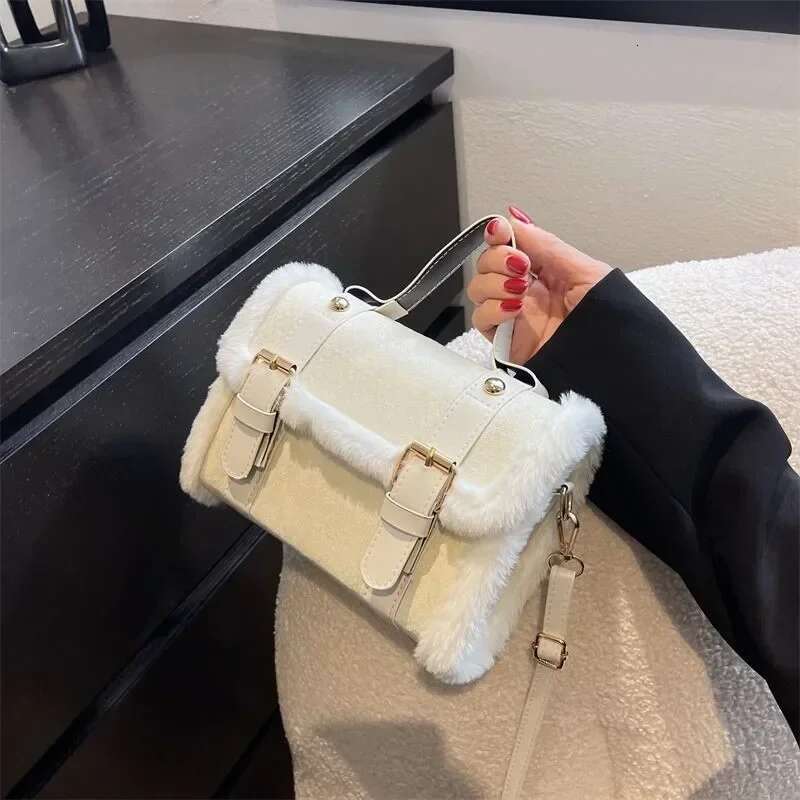 Designer Bag Lamb Wool Splicing Small Bag 2024 New Trend Versatile Handbag Fashionable Single Shoulder Crossbody Large Capacity Square Bags 19a