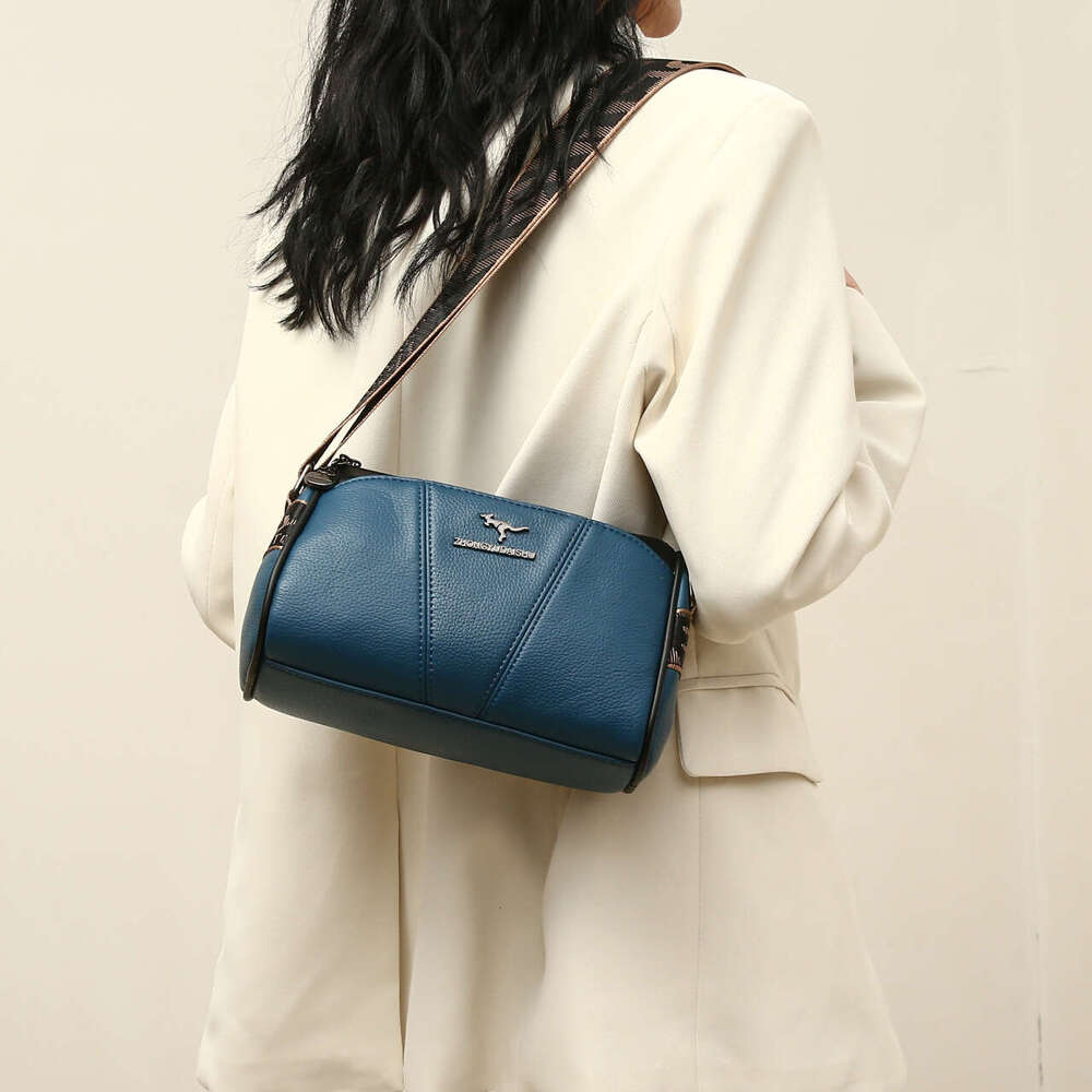 Bag 2024 new fashionable crossbody simple large capacity shoulder casual small square bag