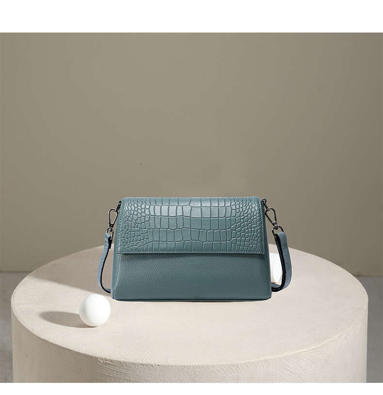 womens Genuine leather handbag 2024 autumn winter new item, crocodile pattern single shoulder underarm bag, high-end and large capacity women's c