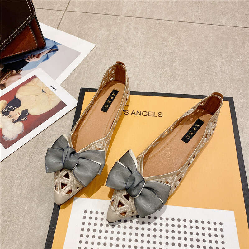 Korean Version Hollowed Out Single Shoe For Women 2023 New Large Soft Sole Grandma Pointed Shallow Mouth Flat Bottom Bean Shoes Cool