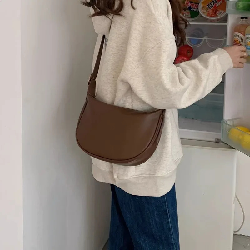Womens Bag Single Shoulder Cross Body Bag Garbage Bag 241105