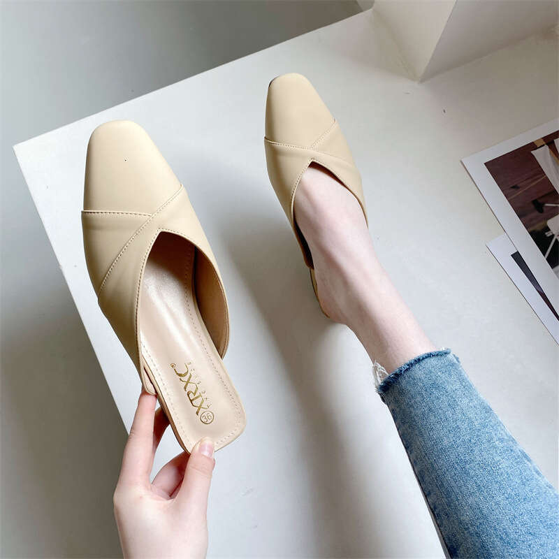 2023 New Semi Simple And Fashionable Toe Cap Thick Cool Trailer Mid Heel Splicing Solid Color One Foot Slippers For Women's Outdoor Wear