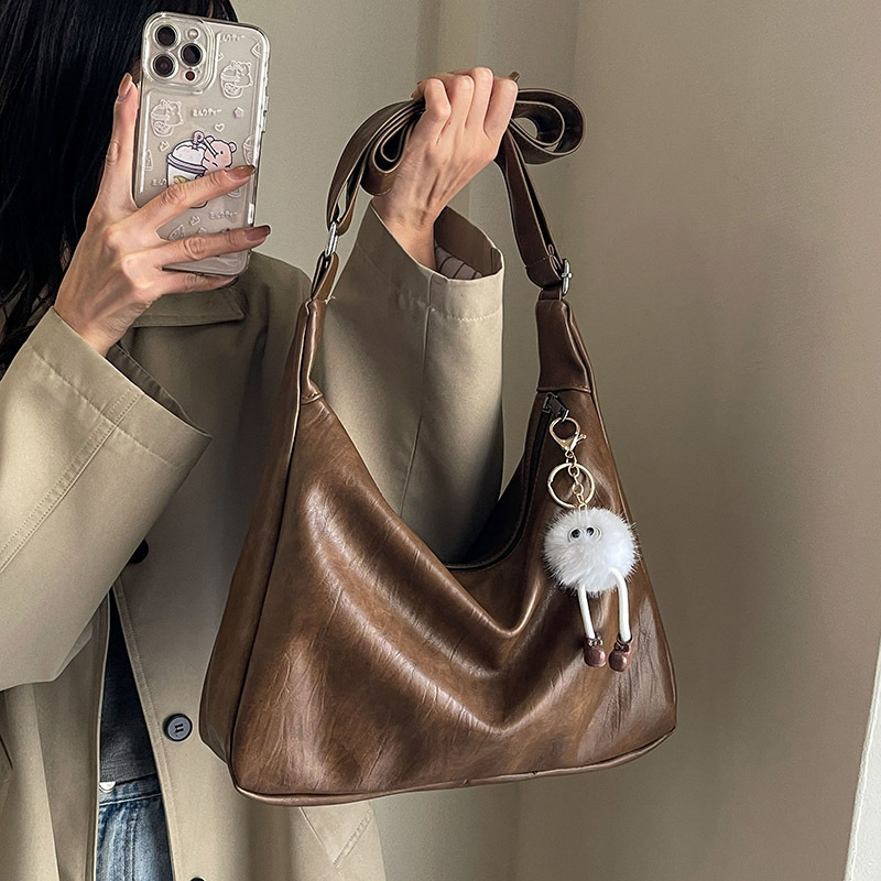 2025NEW New designer high capacity end women s handbag for winter fashionable fashion single shoulder crossbody bag trend suitable niche commuting
