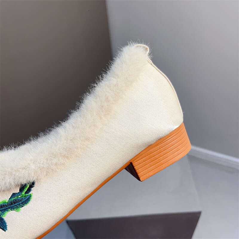 Chinese Style Square Toe Flat Sole Single Thick Heels Soft Soles, Embroidered And Velvet Warm Cheongsam Shoes With Bean Scoop