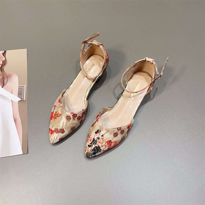 Temperament Embroidered Baotou Sandals Women's Korean Edition Summer Fashion Glitter Thick Heel Straw High Heels New Chinese Style