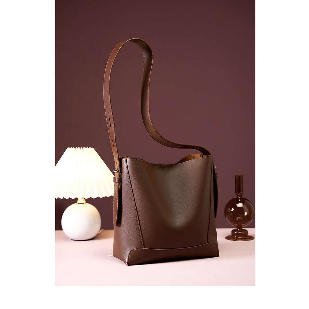 Designer Bag Genuine Leather Women Shoulder Bag 2024 New Fashion Ladies Crossbody Bag Large Capacity Tote Commuter Bucket Bag