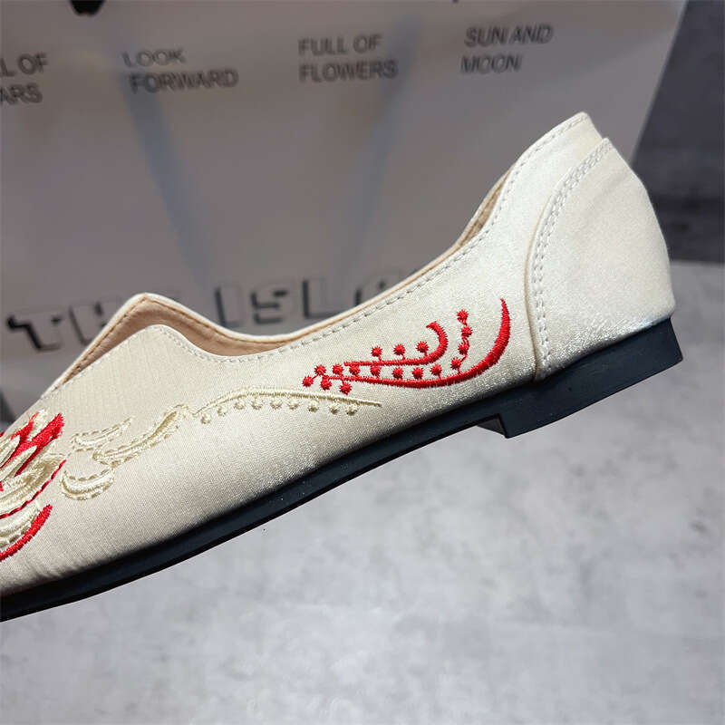 New Chinese Flat Sole Single Women, Korean Version For Spring And Summer, New Style Soft Soled Hanfu Embroidered Bean Shoes