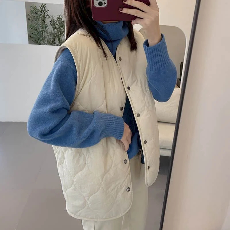 Womens wool vest plush vest O-neck casual sleeveless cardigan wool sweater loose womens top 241105